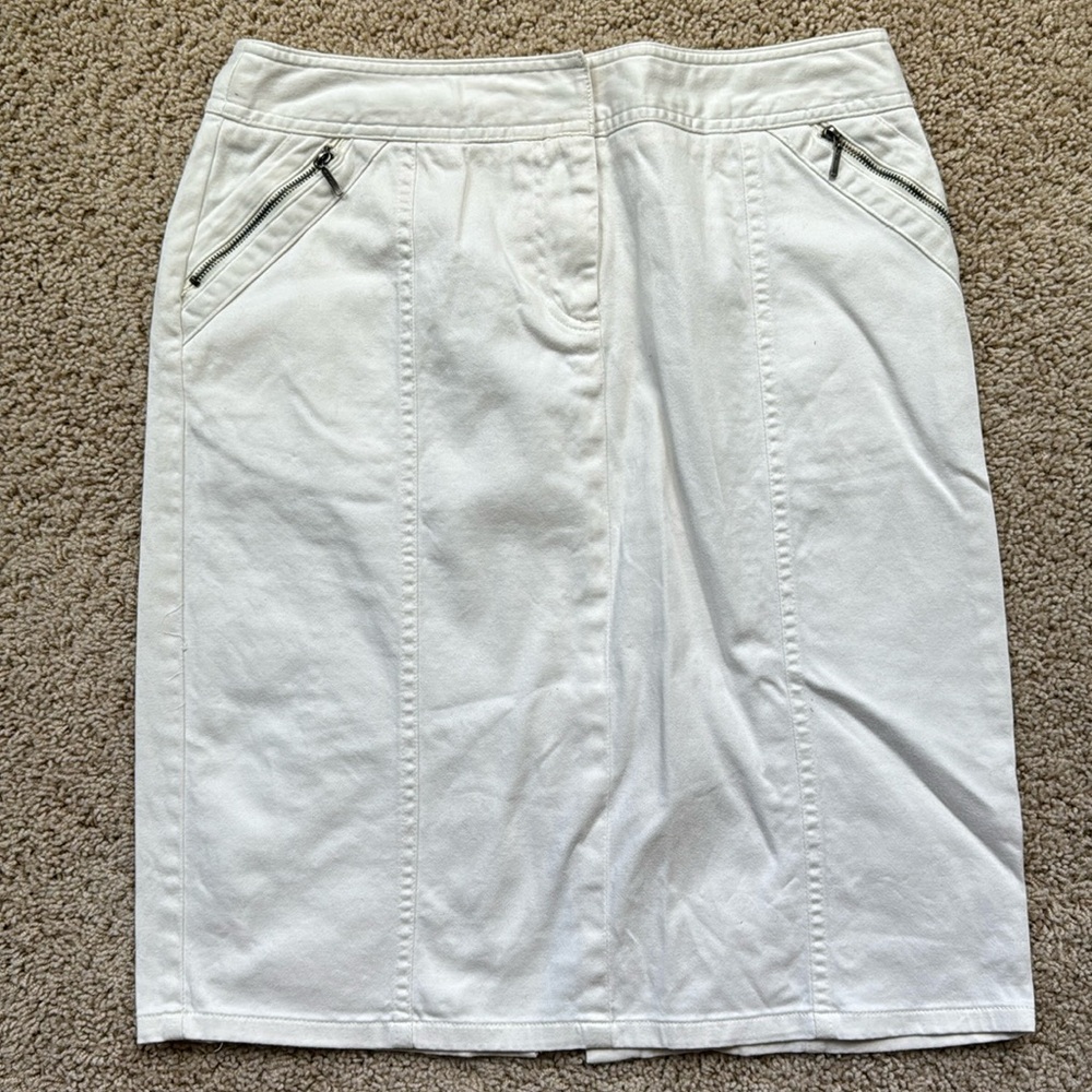 New York & Company Knee Length Skirt size 6